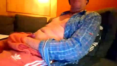 schmuhbaer1 online show from December 3, 2025, 2:19 am