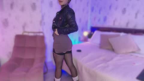 Snapshot of scolw chatting on October 1, 2025, 8:04 pm Scolw online show from October 1, 2025, 8:04 pm