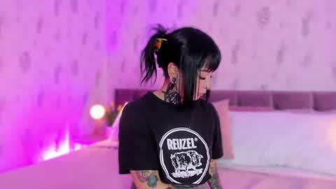 Snapshot of scolw chatting on October 15, 2025, 7:58 pm Scolw online show from October 15, 2025, 7:58 pm