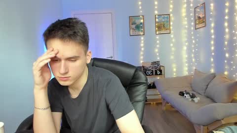 Snapshot of scooby_r chatting on January 5, 2025, 11:26 am Thomas brunette and Alex blond online show from January 5, 2025, 11:26 am