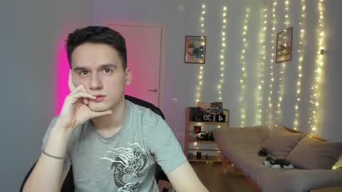 Snapshot of scooby_r chatting on January 10, 2025, 9:34 am Thomas brunette and Alex blond online show from January 10, 2025, 9:34 am