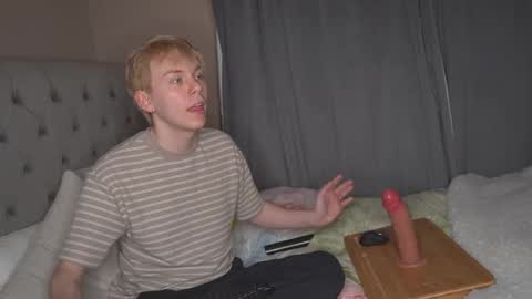 Snapshot of scottish_twink01 chatting on May 1, 2026, 8:46 pm danny online show from May 1, 2026, 8:46 pm