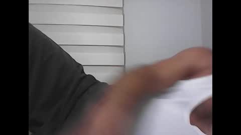 Snapshot of screw2 chatting on October 5, 2025, 8:51 pm Evren online show from October 5, 2025, 8:51 pm