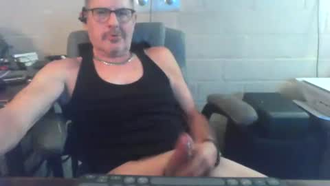 eating pussy  sucking dick online show from May 18, 2026, 2:01 pm