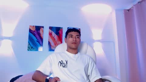 Snapshot of seanstonee chatting on March 25, 2026, 1:22 am Sean online show from March 25, 2026, 1:22 am