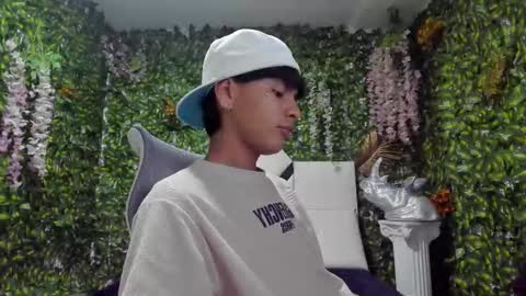 Snapshot of sebas_lover_ chatting on October 17, 2025, 9:50 pm SEBASTIAN online show from October 17, 2025, 9:50 pm