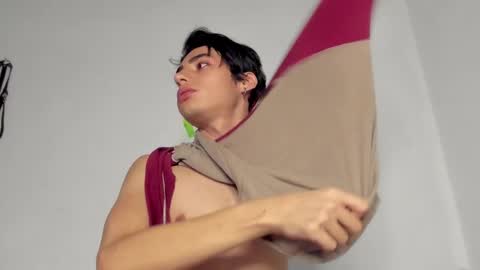 Snapshot of sebas_rosse chatting on December 11, 2024, 10:49 pm sebastian online show from December 11, 2024, 10:49 pm