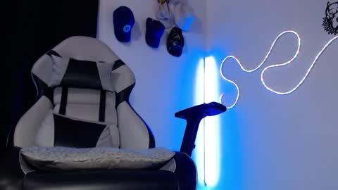 Snapshot of sebastian_025 chatting on October 12, 2025, 4:00 am Sebastian online show from October 12, 2025, 4:00 am