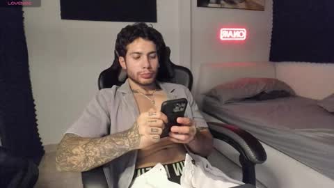 Lucian Sinclair online show from December 21, 2025, 3:35 am