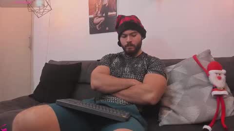 Instagram jeanpaulfit  online show from December 13, 2025, 10:59 pm