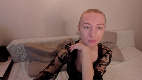 Amanda and  pair in a real life we love each other but can play with you online show from October 19, 2025, 9:21 am