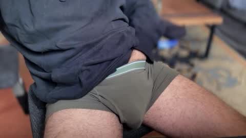 Snapshot of secret_neighbor_ chatting on November 5, 2025, 4:51 pm secret_neighbor_ online show from November 5, 2025, 4:51 pm