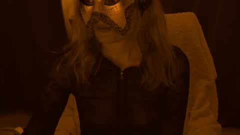 Anni online show from April 16, 2026, 9:04 pm