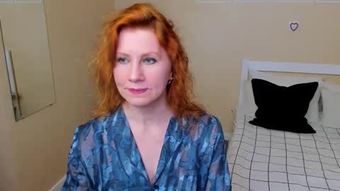 seductive_foxy_ online show from September 21, 2025, 8:10 pm