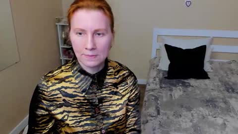 seductive_foxy_ online show from October 3, 2025, 10:56 am