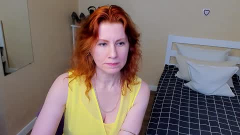 seductive_foxy_ online show from November 24, 2025, 4:45 am