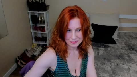 seductive_foxy_ online show from May 22, 2026, 6:24 pm