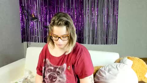 seductive_she_wolf online show from February 27, 2025, 7:55 am