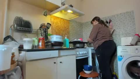 seductive_she_wolf online show from April 15, 2026, 2:57 pm