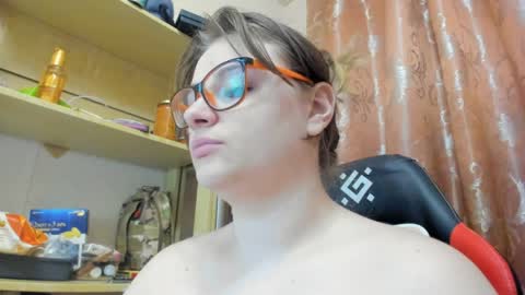 Snapshot of seductive_she_wolf chatting on April 19, 2026, 6:10 pm seductive_she_wolf online show from April 19, 2026, 6:10 pm