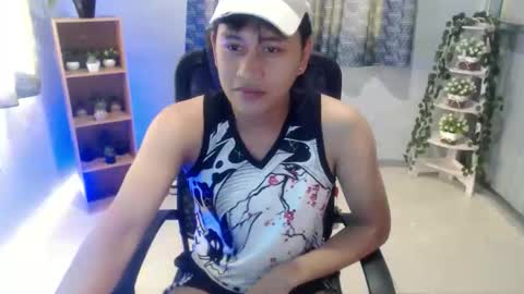 Snapshot of seductivee_bigcock chatting on October 17, 2025, 7:22 am John online show from October 17, 2025, 7:22 am