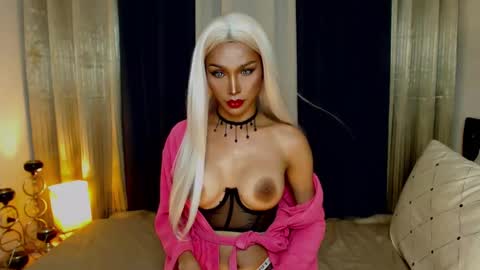 Snapshot of seductresskatarina chatting on December 23, 2024, 8:11 am KATARINA LUST online show from December 23, 2024, 8:11 am