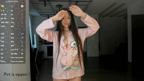 Akira Youri online show from November 8, 2025, 3:29 am