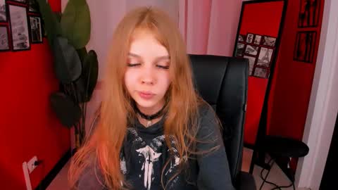Snapshot of selen_hells_weet chatting on September 21, 2025, 6:53 pm Selena online show from September 21, 2025, 6:53 pm