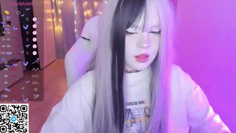 Selena  online show from February 10, 2026, 5:44 am