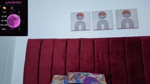 Selena online show from November 9, 2025, 11:52 am