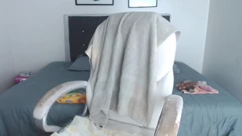 Selena online show from September 18, 2025, 5:48 pm