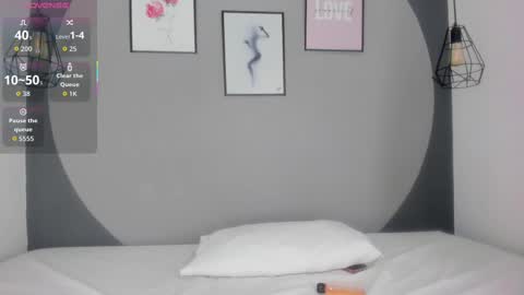 Selena online show from September 30, 2025, 11:04 am