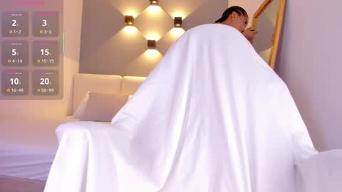 Selena online show from November 21, 2025, 10:47 am