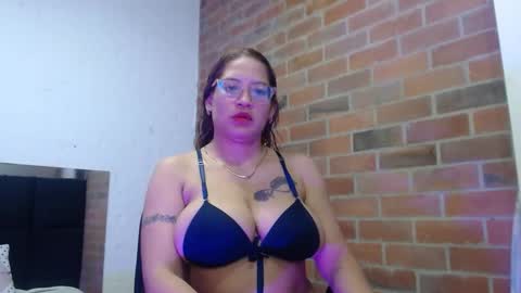 Snapshot of selena_tits_ chatting on November 2, 2025, 1:41 am Selena online show from November 2, 2025, 1:41 am