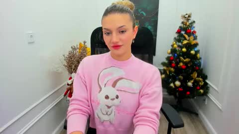 selenaemoore online show from December 5, 2025, 3:37 am