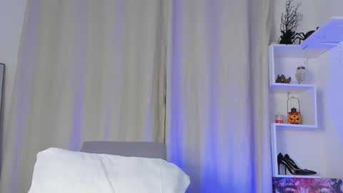 selenafox online show from November 6, 2025, 2:01 am