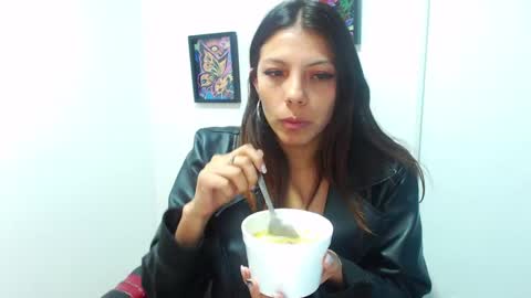 Selena online show from December 23, 2024, 6:27 pm