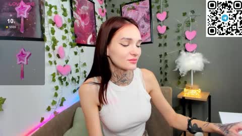 Selena online show from September 26, 2025, 1:53 am