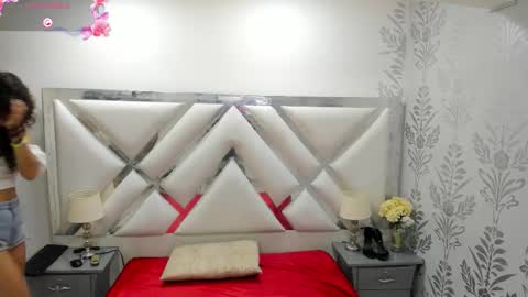 Selena reyess online show from December 18, 2025, 12:22 pm