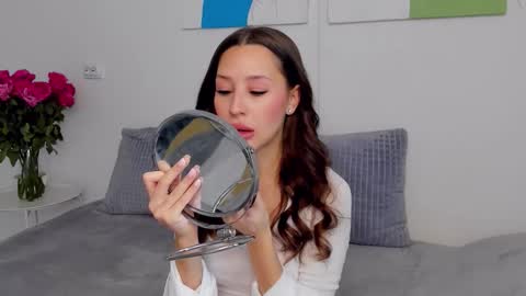 Selena online show from November 21, 2025, 7:18 am