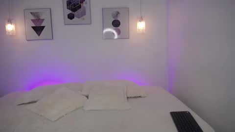 selene_rouse_ online show from October 28, 2025, 4:49 am