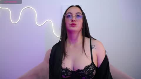 selene_swee online show from July 5, 2026, 5:42 pm