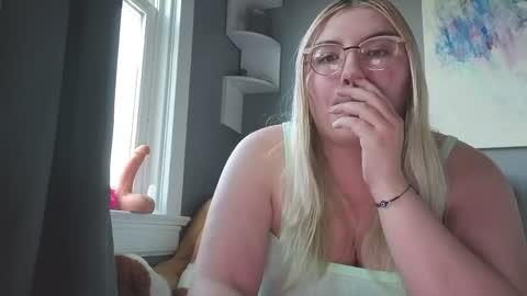 Selene online show from April 16, 2026, 11:18 pm