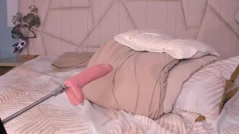 Snapshot of selenee__ chatting on February 23, 2025, 6:34 pm Selenee online show from February 23, 2025, 6:34 pm