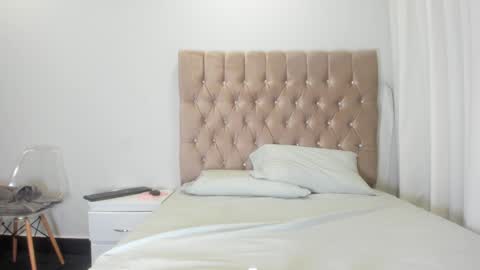 Snapshot of selenemakris chatting on September 29, 2025, 11:04 am Selene online show from September 29, 2025, 11:04 am