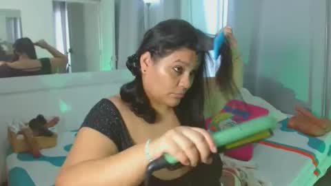 Selenna1 online show from November 8, 2025, 1:33 pm