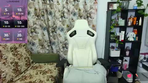 Snapshot of selenna57 chatting on December 9, 2024, 7:18 pm Selenna online show from December 9, 2024, 7:18 pm