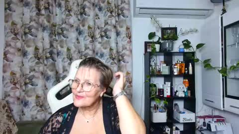 Snapshot of selenna57 chatting on December 18, 2024, 2:10 am Selenna online show from December 18, 2024, 2:10 am