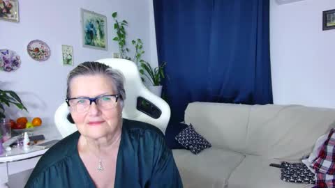 Selenna online show from January 18, 2026, 6:44 pm