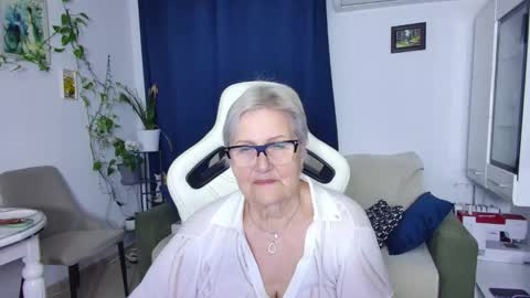 Selenna online show from April 15, 2026, 5:42 pm